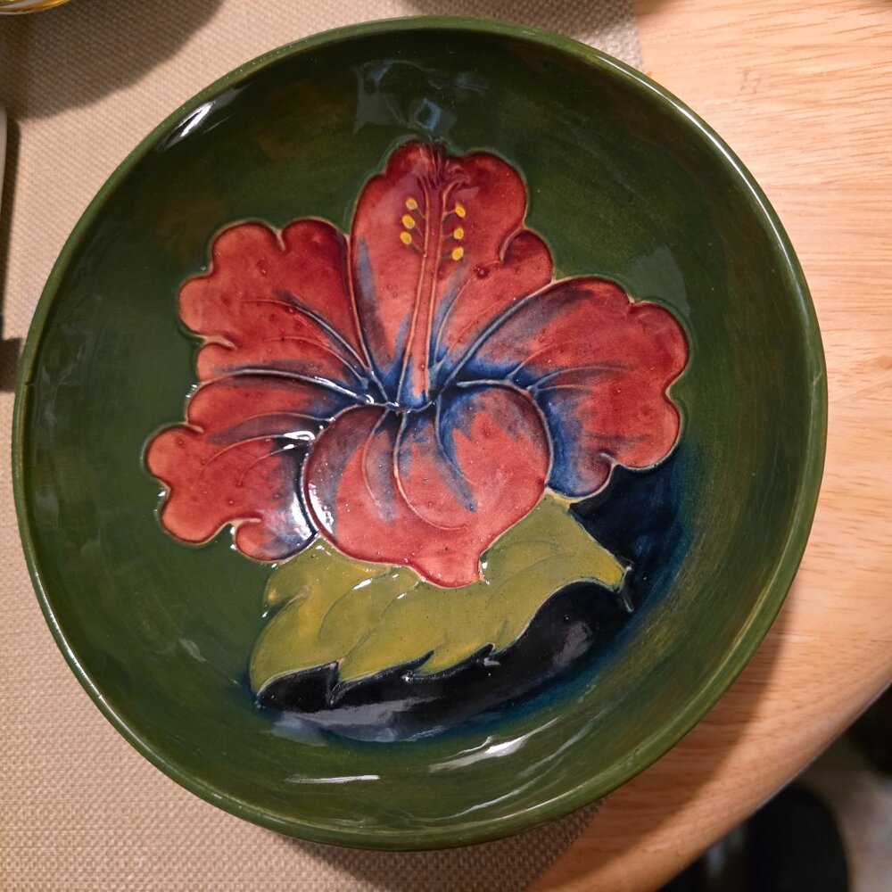 Vintage Moorcroft Hibiscus Art Pottery Bowl - Picture 2 of 8